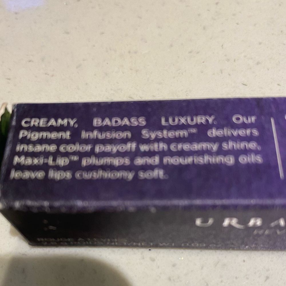 Urban decay revolution lipstick F-Bomb - Picture 6 of 6